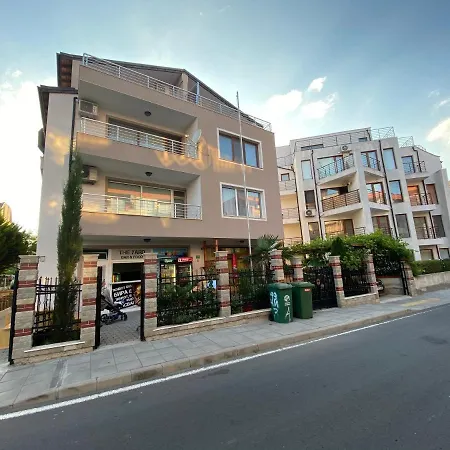 Desi House 302 A Large Cozi Несебр