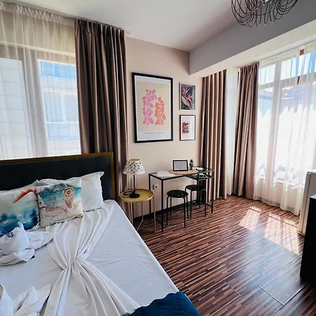 Апартаменты Desi House 302 A Large Cozi *