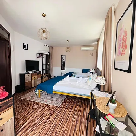 Апартаменты Desi House 302 A Large Cozi *